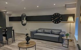 Orange Rentals-Pets Welcome At The Gold Suite, Sleeps 3, High Spec
